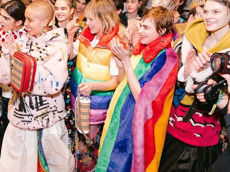 Kinh doanh sản phẩm dành cho cộng đồng LGBTQ+