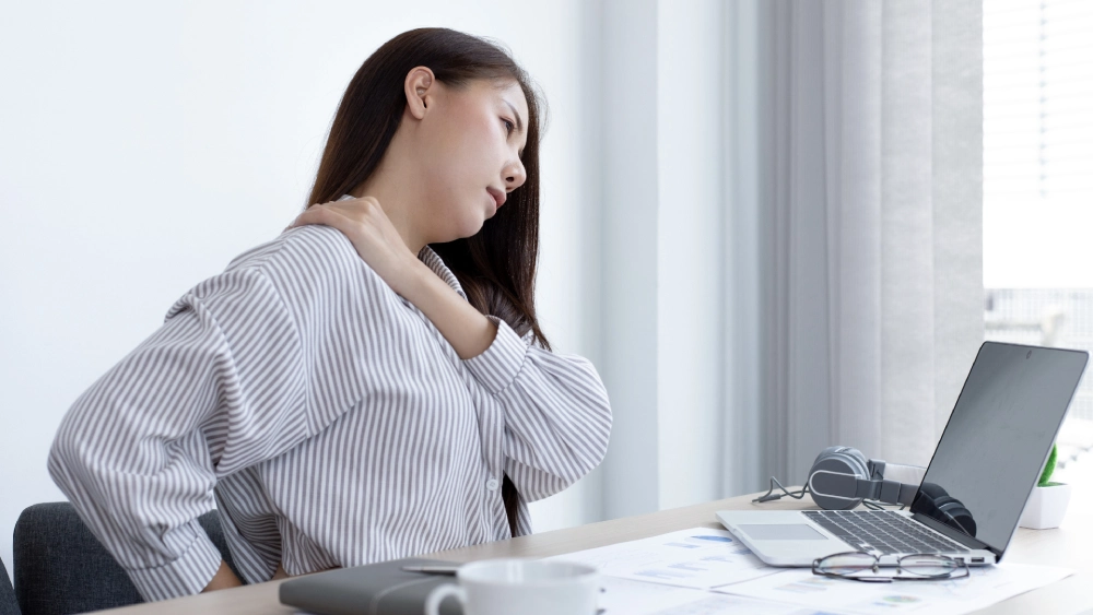 Đau cột sống ở giới trẻ - Khi "Bệnh Người Già" Không Còn Là Chuyện Của Người Già