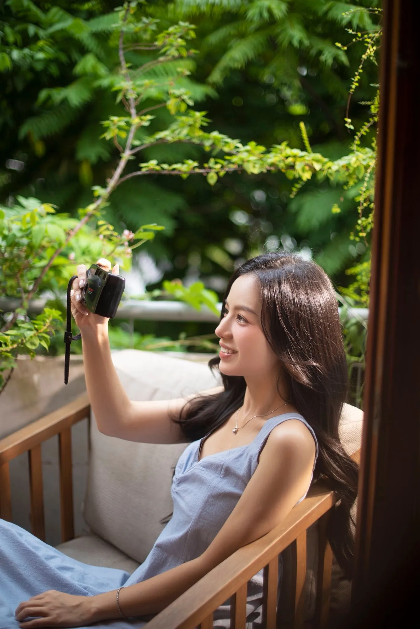Vibe mộc mạc đến ấn tượng của Lê Hạ Anh