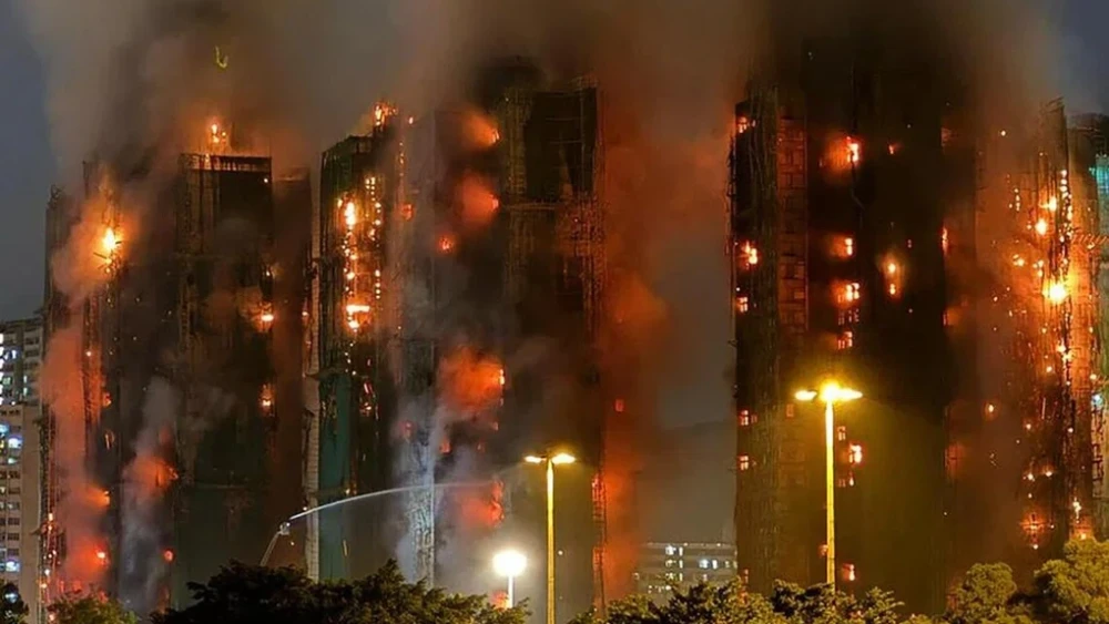 Cháy chung cư ở Hồng Kông