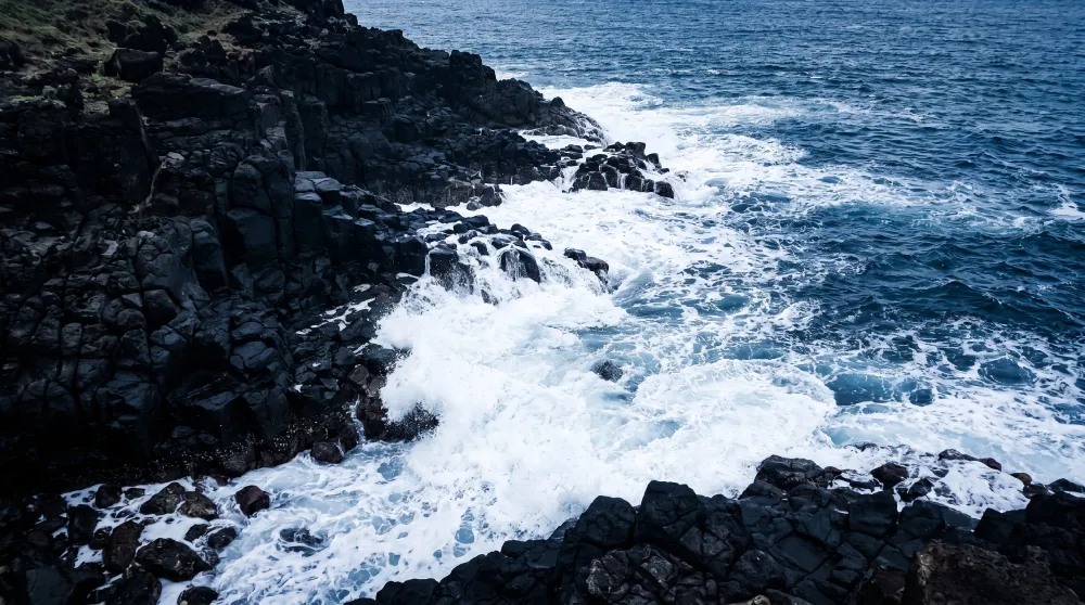 Bãi Nhát, Côn Đảo — Hoang sơ dramatic, editorial-level